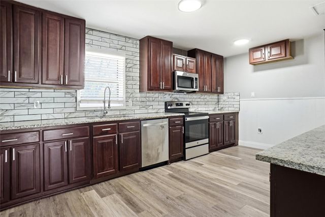 705 Vine Street, Euless, TX 76040