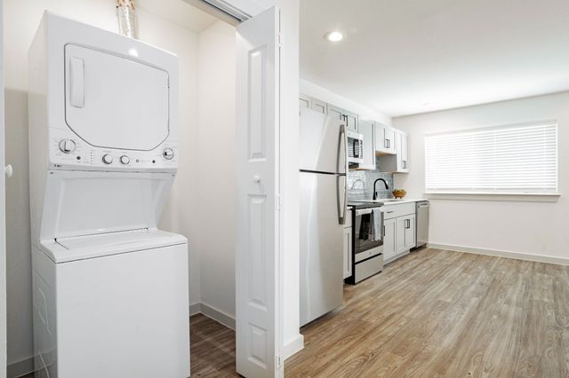 523 N Ewing Avenue 201, Dallas, TX 75203