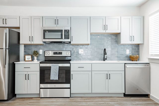 523 N Ewing Avenue 201, Dallas, TX 75203