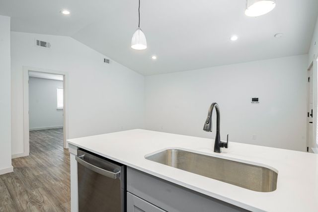 523 N Ewing Avenue 201, Dallas, TX 75203