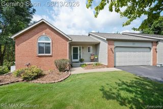 1277 Crystal Pointe Circle, Fenton, MI 48430