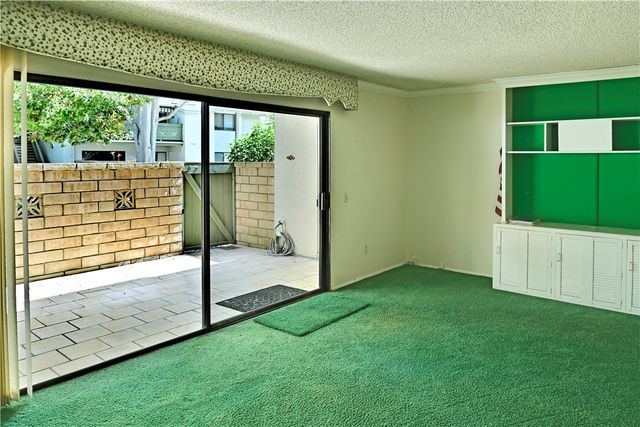 8566 Van Ness Court 22C, Huntington Beach, CA 92646