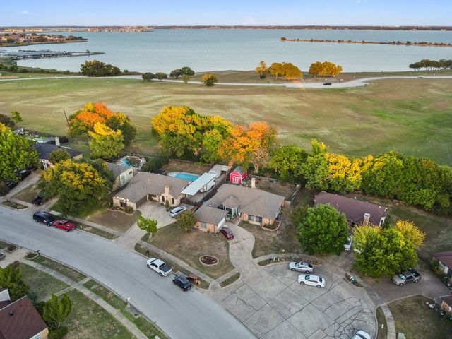 5422 Peninsula Way, Garland, TX 75043