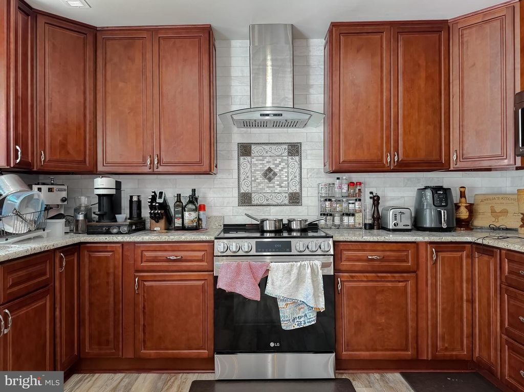 Image 17 of property listing at 30150 HUNTT RD, Mechanicsville, MD 20659