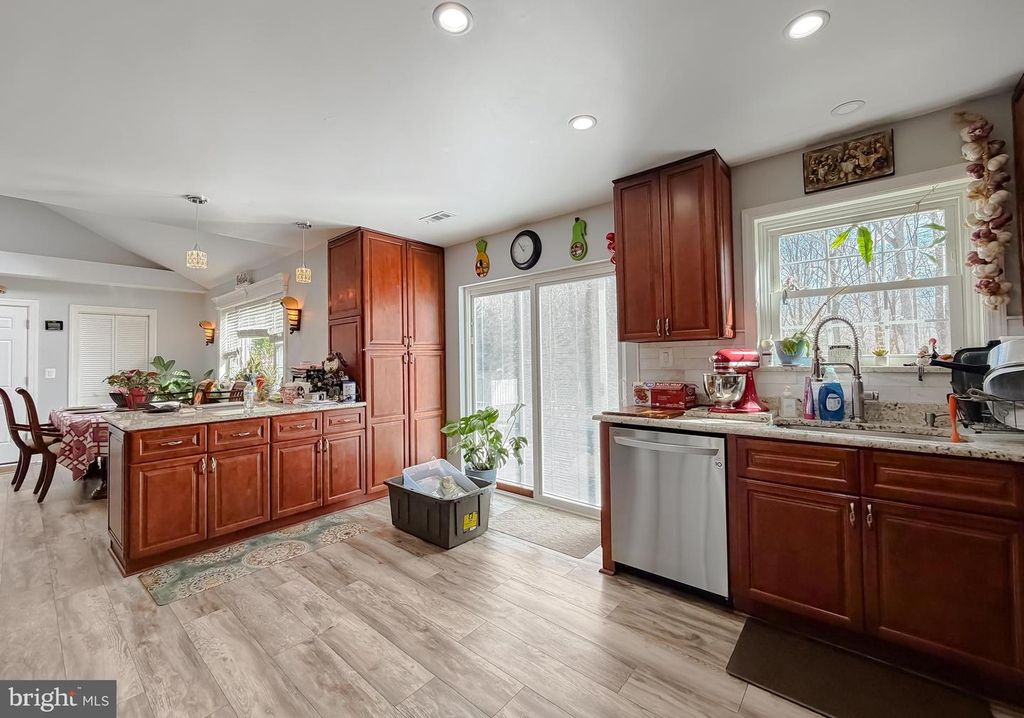 Image 21 of property listing at 30150 HUNTT RD, Mechanicsville, MD 20659