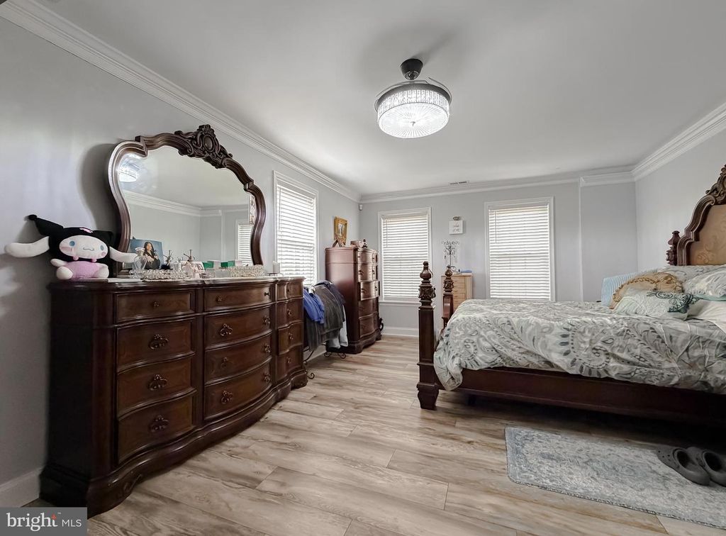 Image 24 of property listing at 30150 HUNTT RD, Mechanicsville, MD 20659