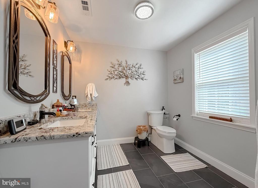 Image 26 of property listing at 30150 HUNTT RD, Mechanicsville, MD 20659