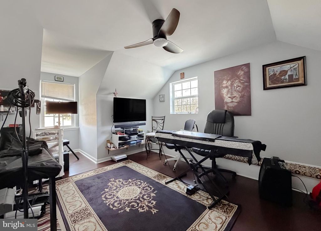 Image 35 of property listing at 30150 HUNTT RD, Mechanicsville, MD 20659