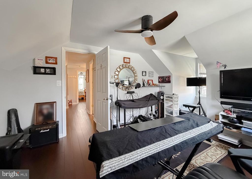 Image 36 of property listing at 30150 HUNTT RD, Mechanicsville, MD 20659