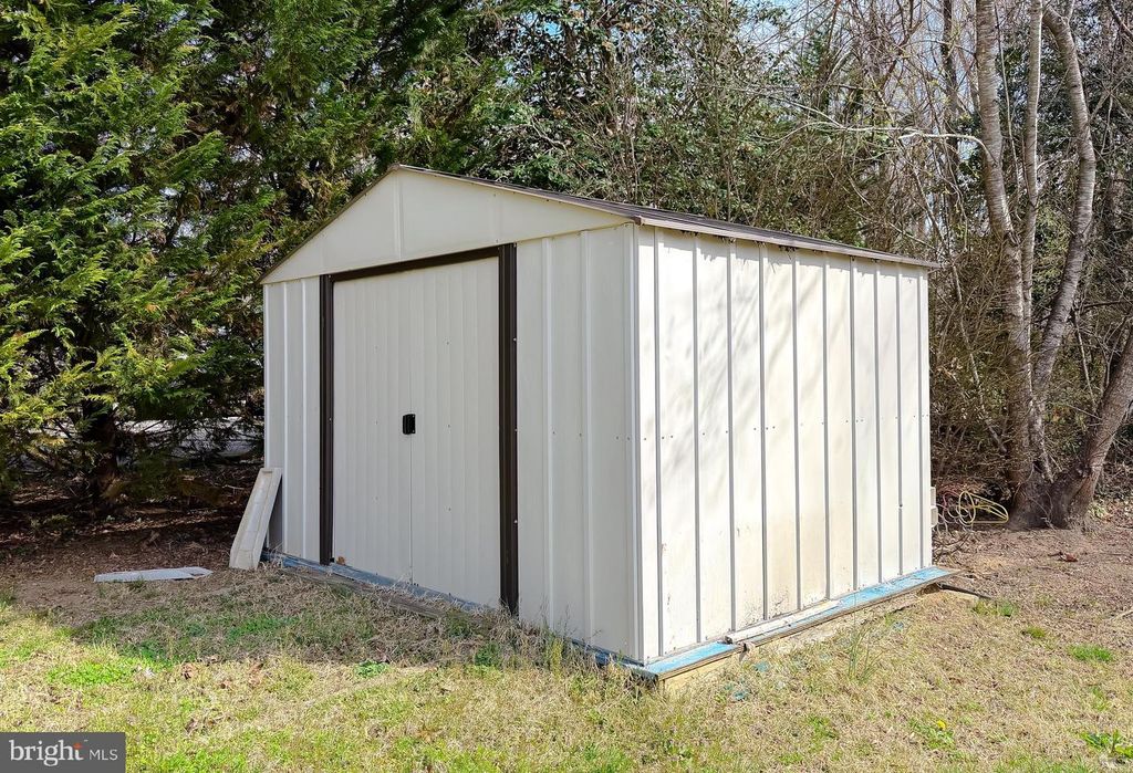 Image 39 of property listing at 30150 HUNTT RD, Mechanicsville, MD 20659