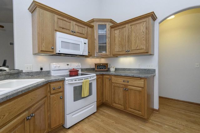 2649 Oak Knoll DRIVE, Jackson, WI 53037