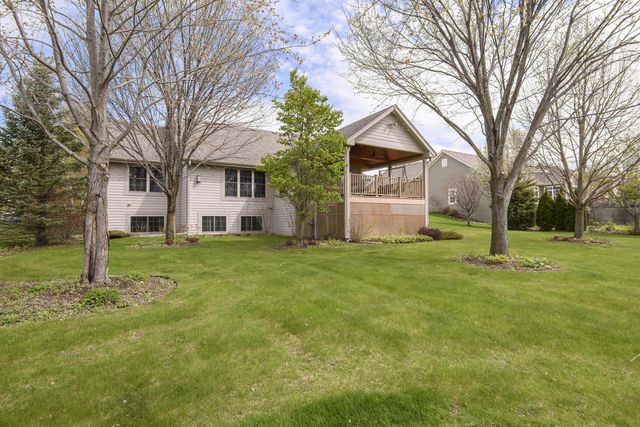 2649 Oak Knoll DRIVE, Jackson, WI 53037