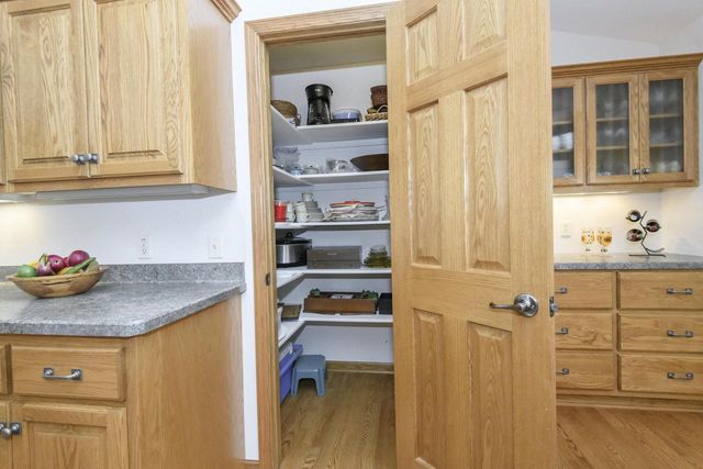 2649 Oak Knoll DRIVE, Jackson, WI 53037