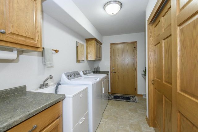 2649 Oak Knoll DRIVE, Jackson, WI 53037