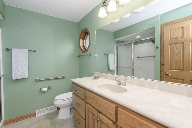 2649 Oak Knoll DRIVE, Jackson, WI 53037