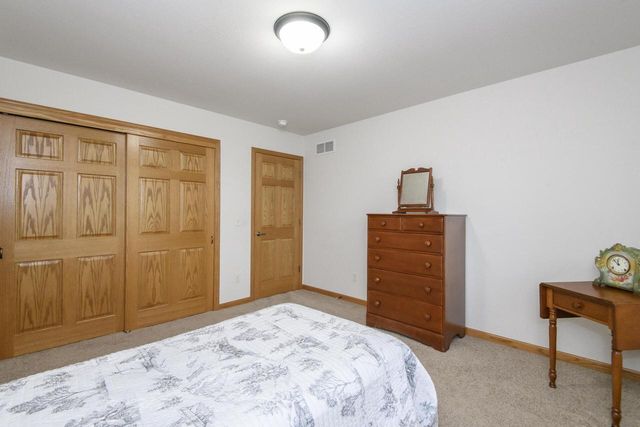 2649 Oak Knoll DRIVE, Jackson, WI 53037