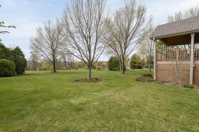 2649 Oak Knoll DRIVE, Jackson, WI 53037