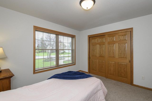 2649 Oak Knoll DRIVE, Jackson, WI 53037