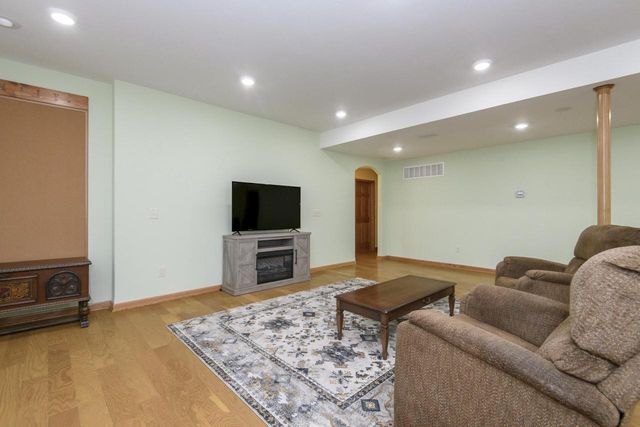 2649 Oak Knoll DRIVE, Jackson, WI 53037