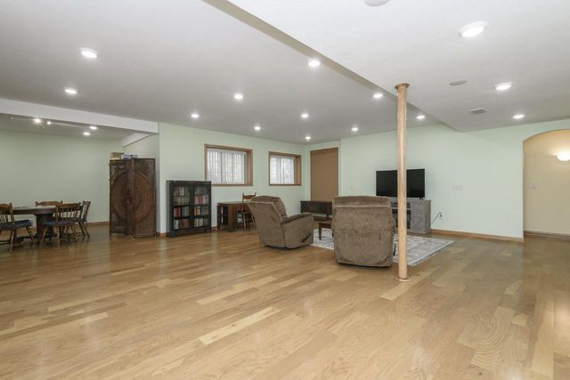 2649 Oak Knoll DRIVE, Jackson, WI 53037
