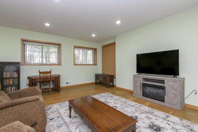 2649 Oak Knoll DRIVE, Jackson, WI 53037