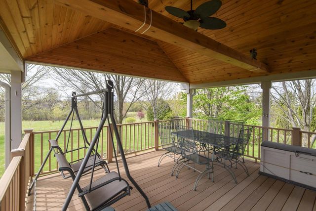 2649 Oak Knoll DRIVE, Jackson, WI 53037