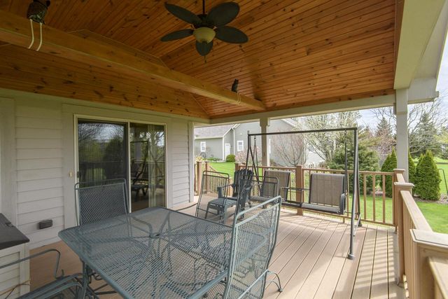 2649 Oak Knoll DRIVE, Jackson, WI 53037
