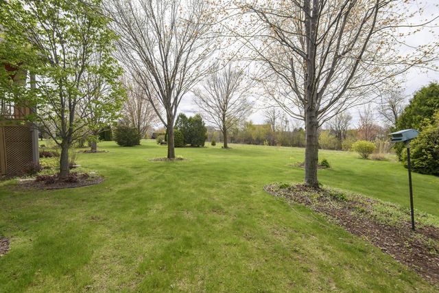 2649 Oak Knoll DRIVE, Jackson, WI 53037