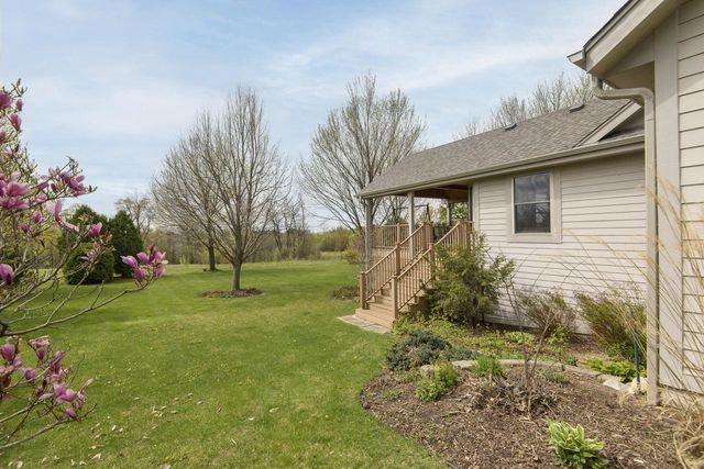 2649 Oak Knoll DRIVE, Jackson, WI 53037