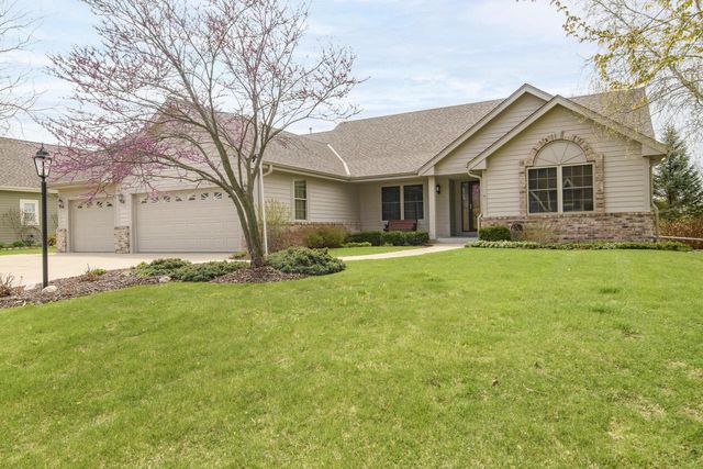 2649 Oak Knoll DRIVE, Jackson, WI 53037