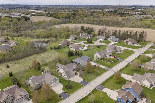 2649 Oak Knoll DRIVE, Jackson, WI 53037