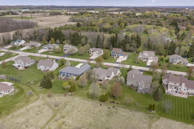 2649 Oak Knoll DRIVE, Jackson, WI 53037