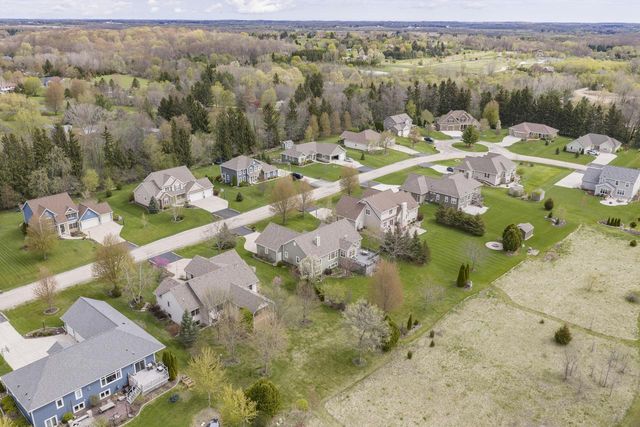2649 Oak Knoll DRIVE, Jackson, WI 53037