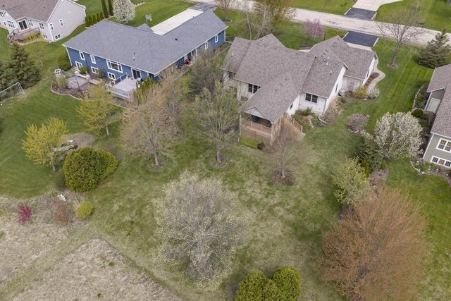 2649 Oak Knoll DRIVE, Jackson, WI 53037