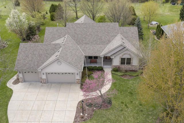 2649 Oak Knoll DRIVE, Jackson, WI 53037