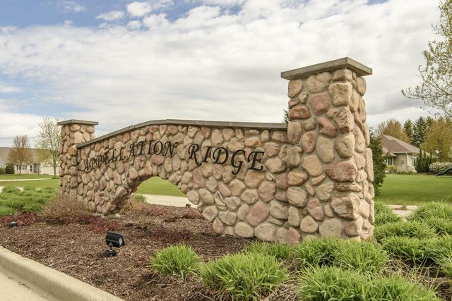 2649 Oak Knoll DRIVE, Jackson, WI 53037