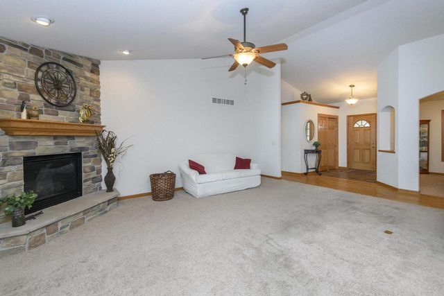 2649 Oak Knoll DRIVE, Jackson, WI 53037