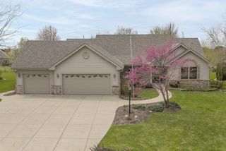 2649 Oak Knoll DRIVE, Jackson, WI 53037