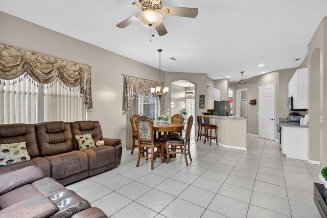 544 SW Lake Manatee Way, Port St. Lucie, FL 34986