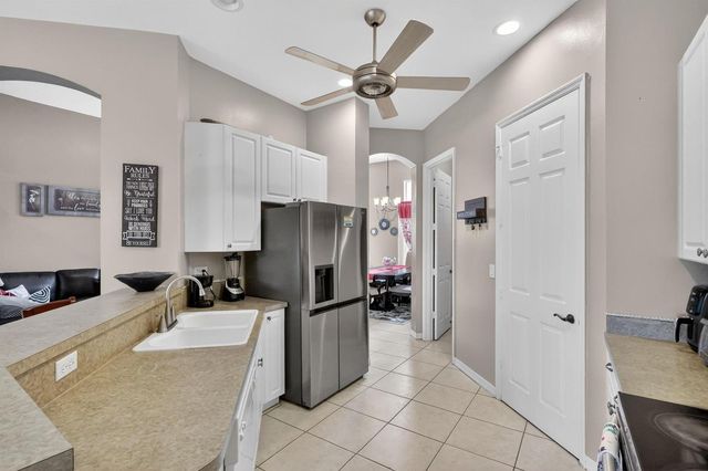 544 SW Lake Manatee Way, Port St. Lucie, FL 34986
