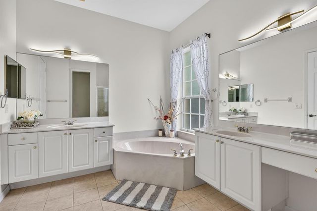 544 SW Lake Manatee Way, Port St. Lucie, FL 34986