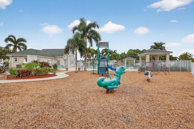 544 SW Lake Manatee Way, Port St. Lucie, FL 34986