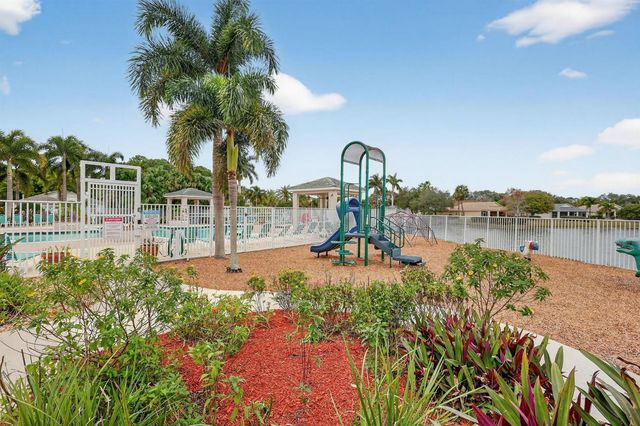 544 SW Lake Manatee Way, Port St. Lucie, FL 34986