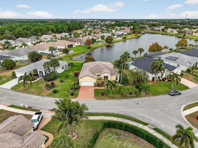 544 SW Lake Manatee Way, Port St. Lucie, FL 34986