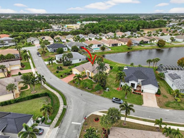 544 SW Lake Manatee Way, Port St. Lucie, FL 34986