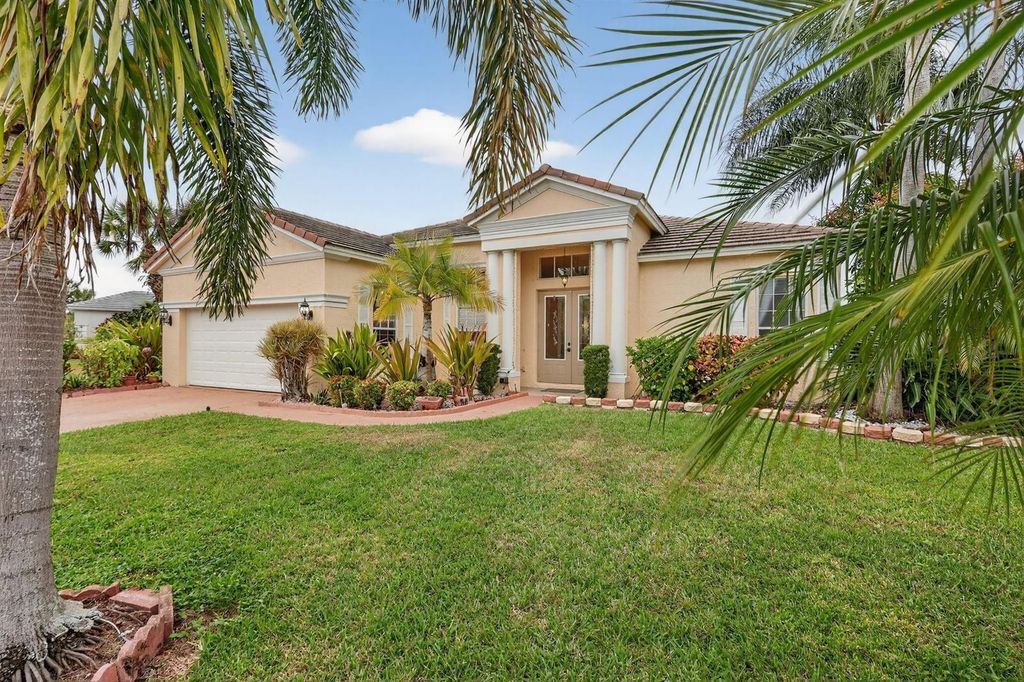544 SW Lake Manatee Way, Port St. Lucie, FL 34986