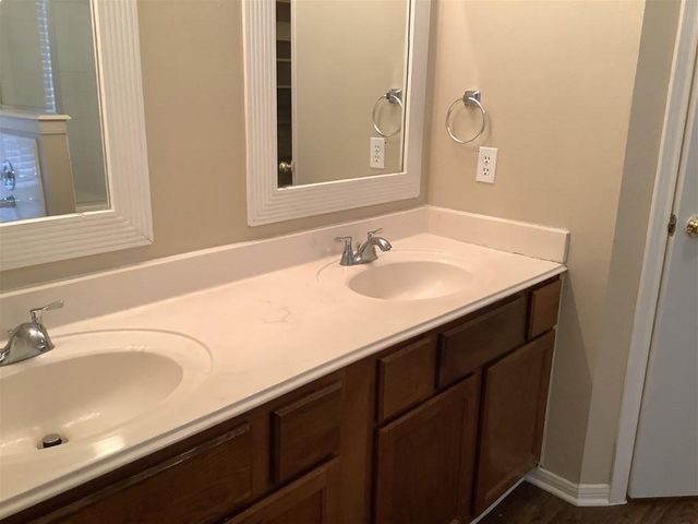 1423 Hunter Green Lane, Fresno, TX 77545