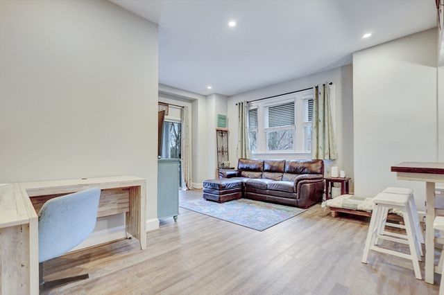 1401 Great Pond Rd 6, North Andover, MA 01845