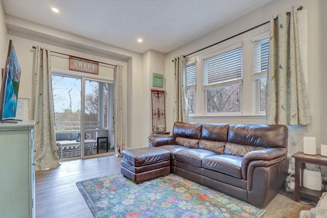1401 Great Pond Rd 6, North Andover, MA 01845
