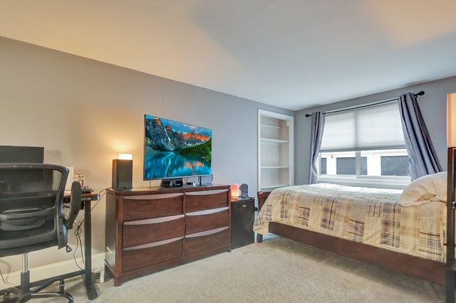 1401 Great Pond Rd 6, North Andover, MA 01845